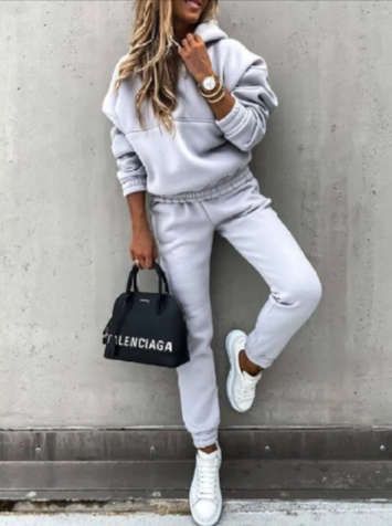 Women's Hooded Sweatshirt & Jogger Set | Stylish Sports Suit for Active Lifestyles